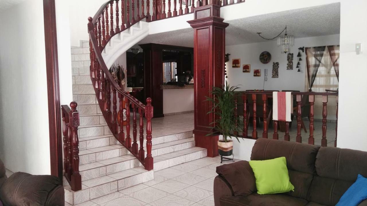 Lia Ajijic - Lakeside Bed & Breakfast Esterno foto