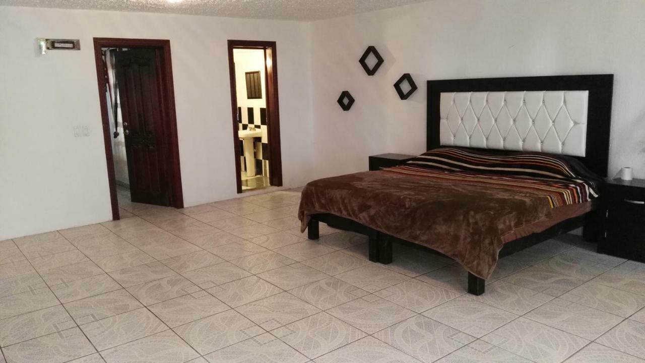 Lia Ajijic - Lakeside Bed & Breakfast Esterno foto